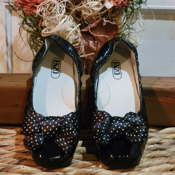 Vintage Enzo Puffy Bow Patent Leather Shoes - Picture 2 of 9